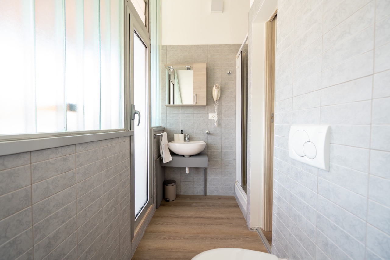 Appartamento Bilocale del Residence Venere con soggiorno spazioso e arredamento moderno