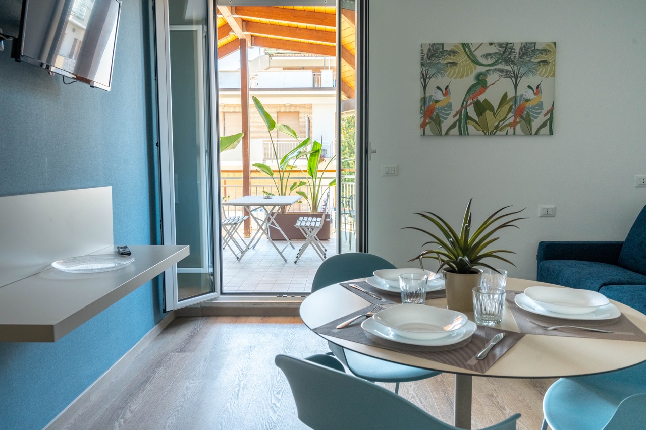 Appartamento Bilocale del Residence Venere con soggiorno spazioso e arredamento moderno