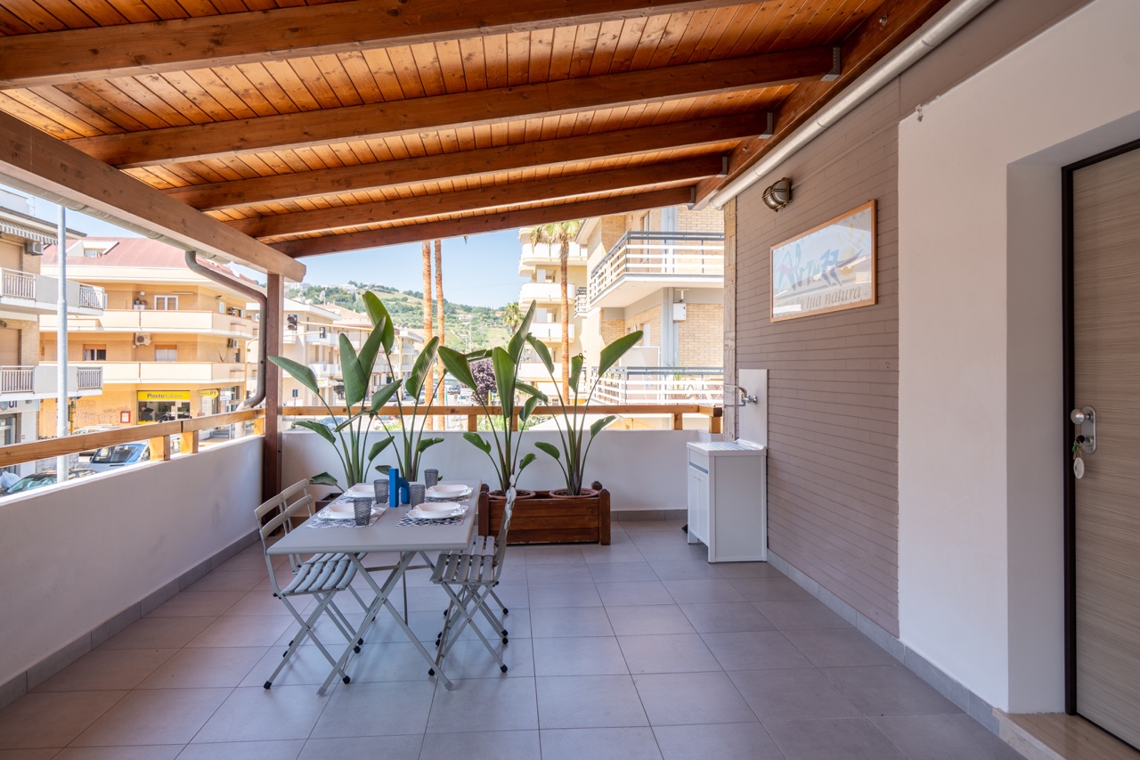 Interno 11 - Bilocale con Terrazzo - Immagine 2